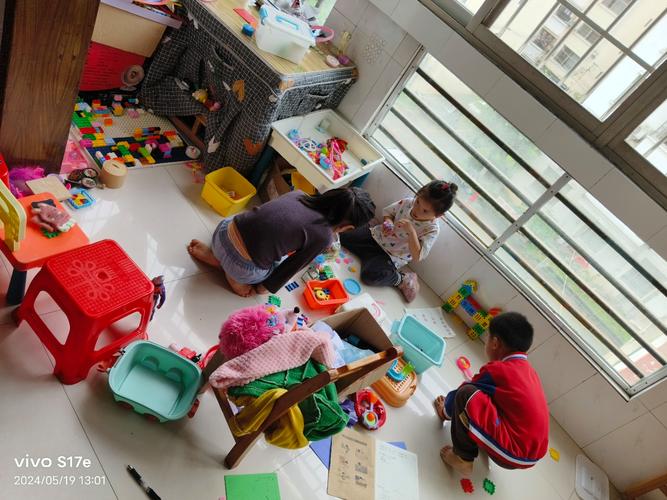 幼儿园区域活动中幼儿无所适从的混乱场景