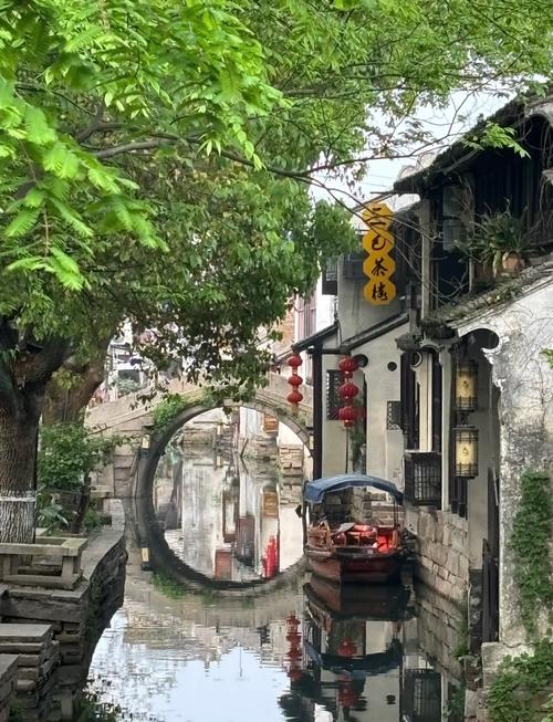 周庄古镇清晨无人临水古街