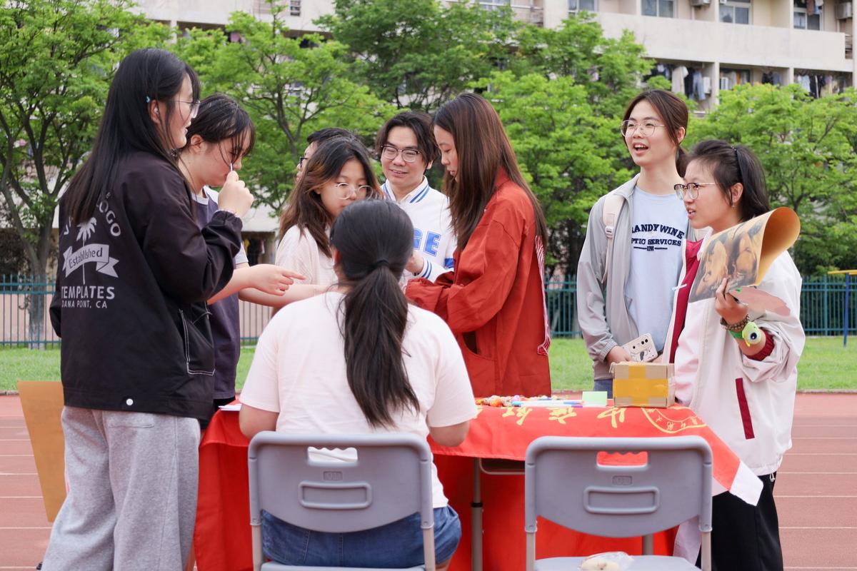 大学生社团线下兴趣交流场景