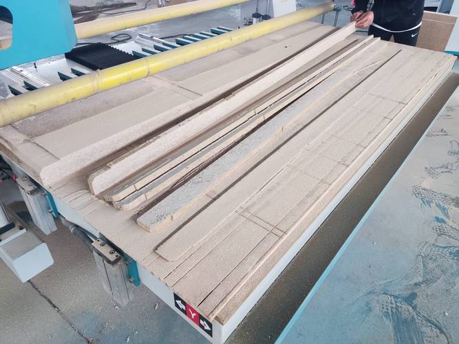 定制家居工厂木工推台锯调试现场