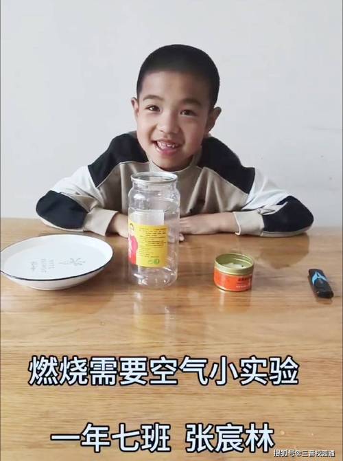 亲子家庭餐桌做简单化学小实验现场