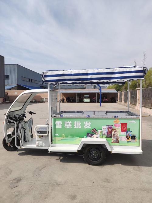 小区门口流动冰淇淋车价格展示牌