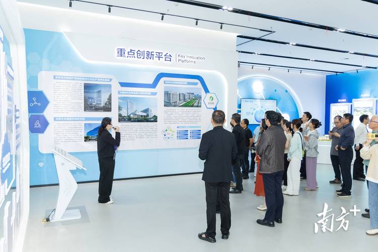 国内技术专利转化对接会现场展板