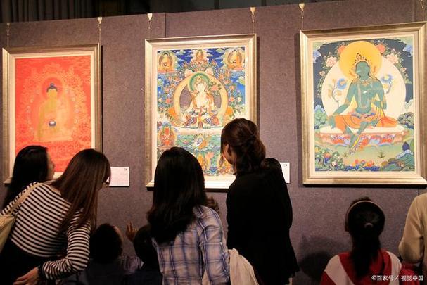 夏河拉卜楞寺旁藏族画师磨唐卡石色
