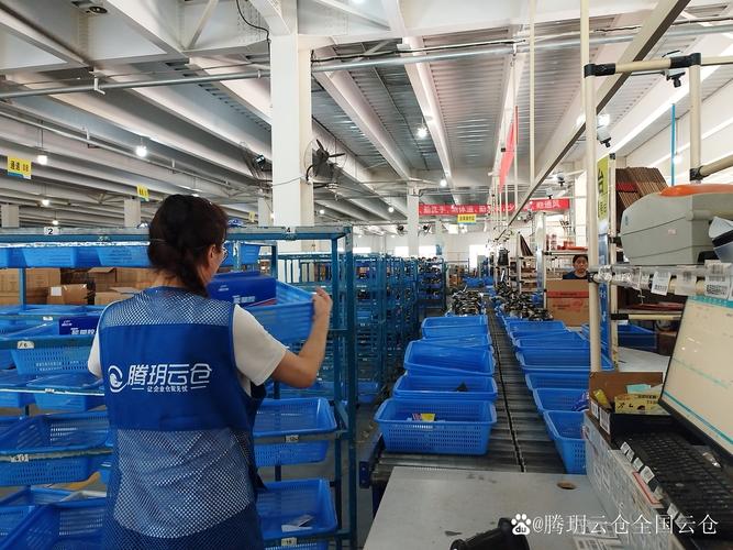 中小电商仓储手工记账发货场景实拍