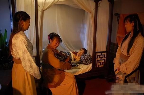 中国传统家庭给孩子取乳名的温馨场景