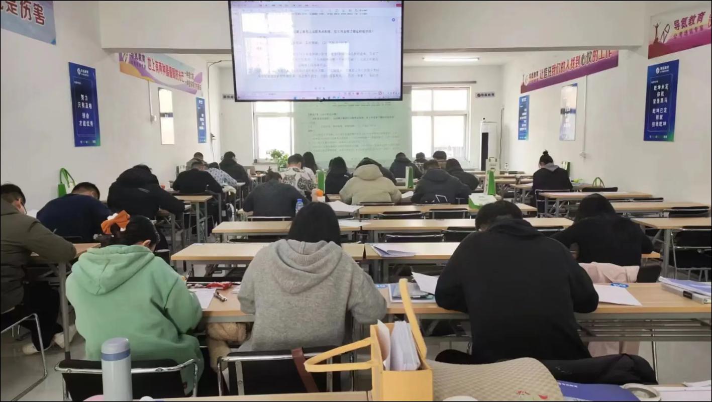 公务员在职攻读MPA学位场景