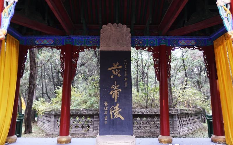 陕西黄陵黄帝陵祭典辰时祭亭前的古柏光影