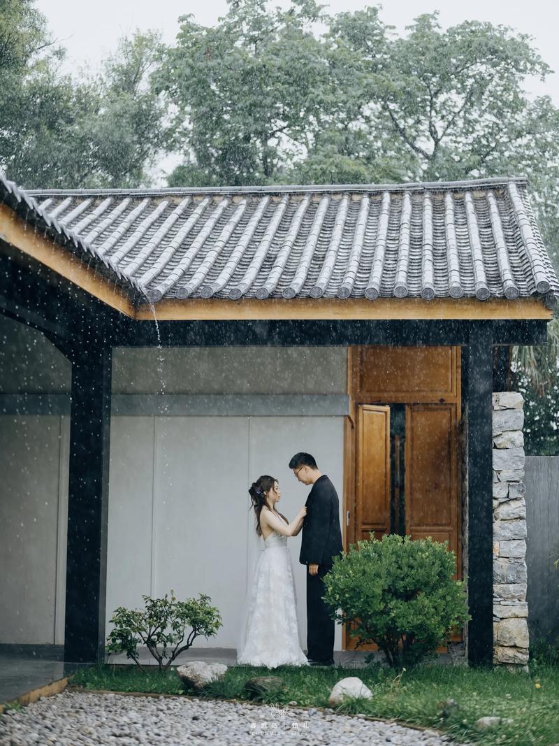 被花瓣雨毁掉婚礼？我的血泪史和闺蜜的完美方案-婚庆网