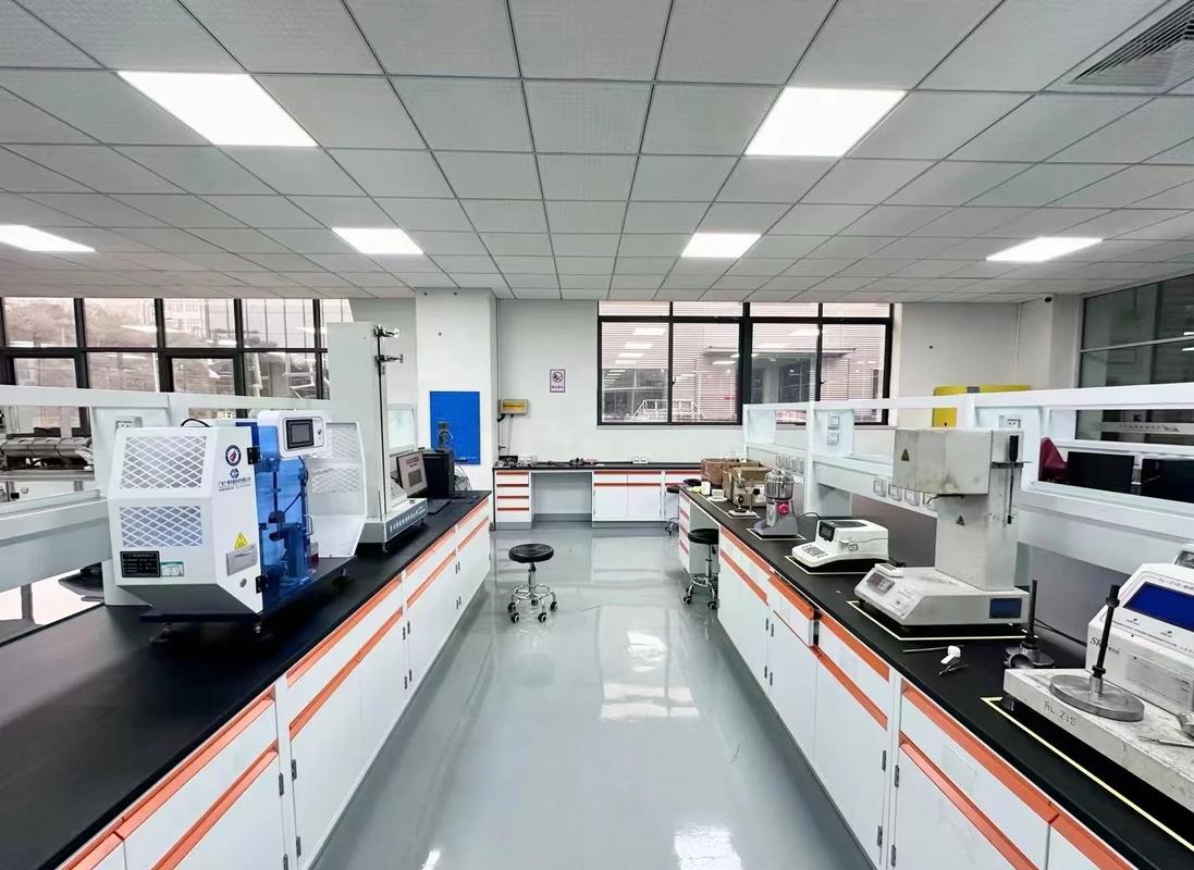 产学研的裂缝：当教授的理想撞上工厂的现实