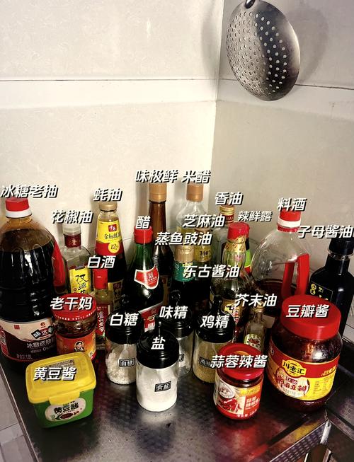 家常菜调味料种类摆放桌面