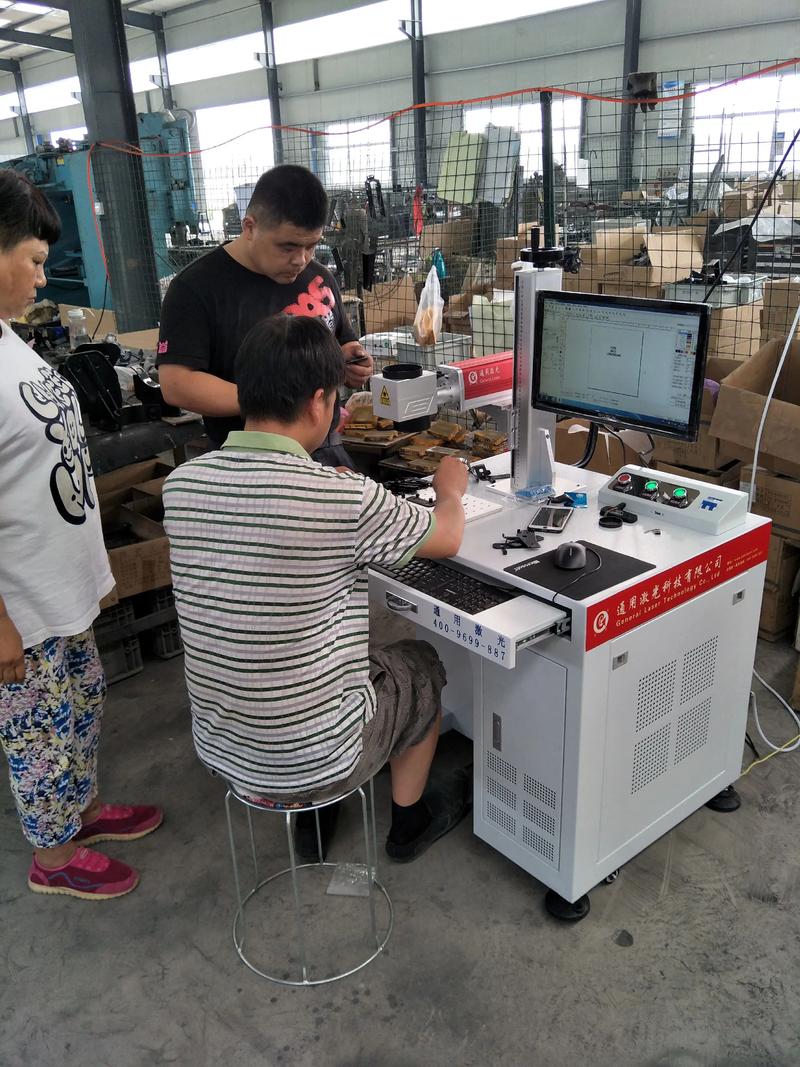 光纤激光打标机在汽车零部件上打码