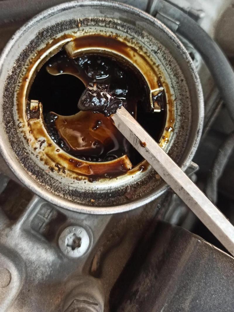 动力越开越肉油耗涨?油泥堆积坑了多少老车,教你自己查-汽车维修中心