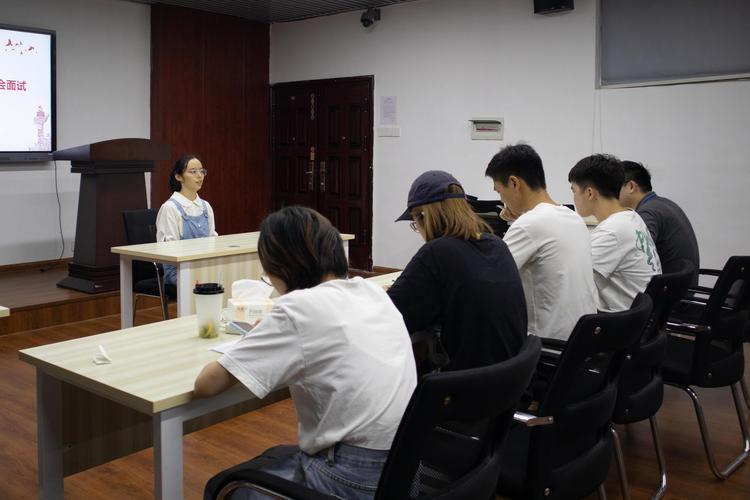 毕业生MCN机构面试现场