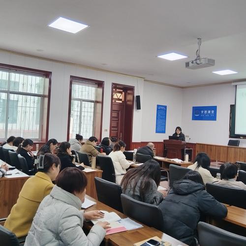 教师专业学习社群研讨现场