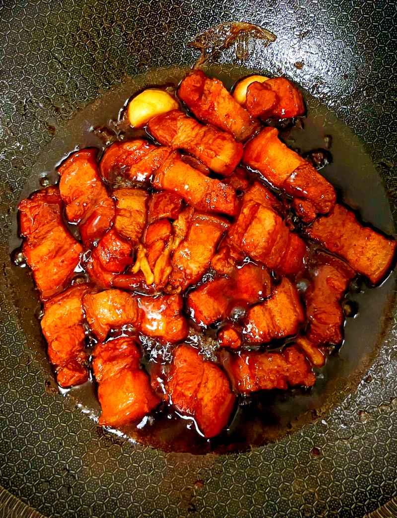 孩子学做红绕肉厨房操作台