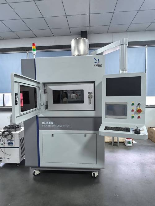 工业厂房内正在加工零件的金属3D打印机
