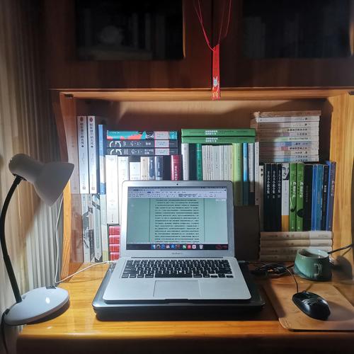 小说创作者卡文掉头发书桌实拍