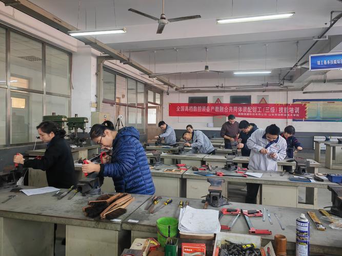 工业制造企业技术员工技能培训现场