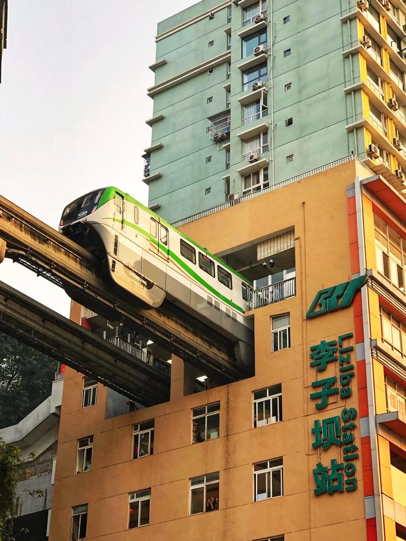 重庆轻轨穿楼