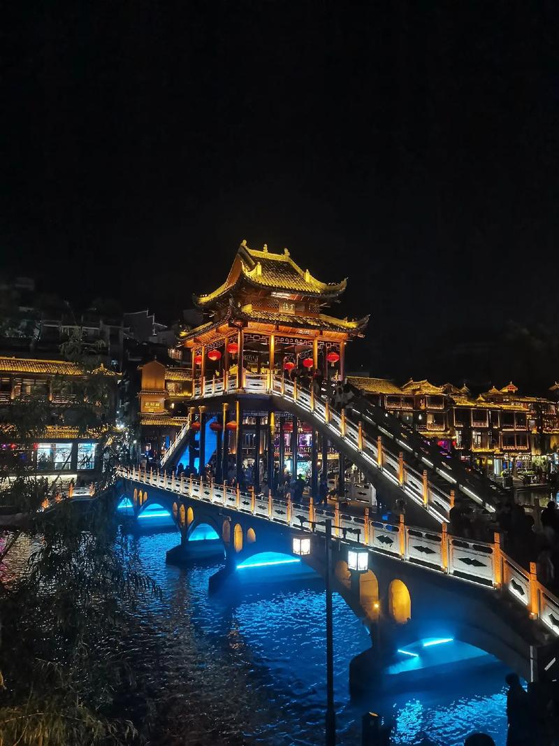 凤凰古城沱江夜景