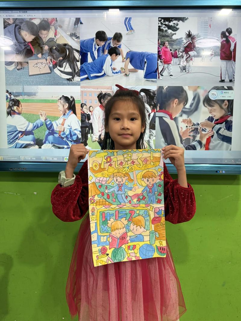 小学生创意绘画课堂场景