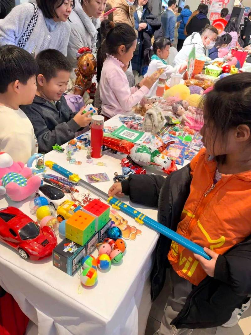 孩子摆摊玩具二手市场财商教育