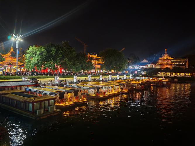 夫子庙夜景慢门游船