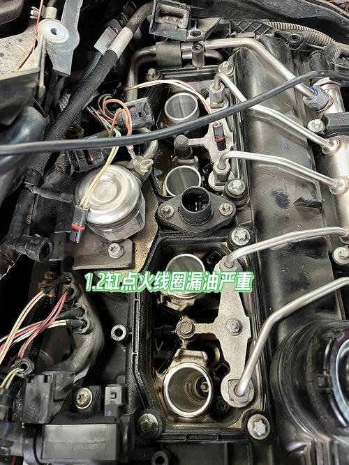 宝马N20发动机气门室盖渗油维修实拍