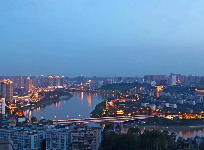 中场爆破:沱江南岸的甜蜜与火辣