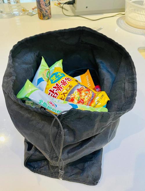 露营食物悬挂防熊袋示意图