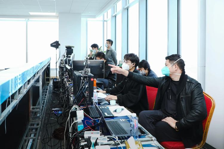 直播运营师现场工作场景