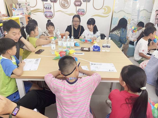 领养家庭亲子心理辅导活动现场