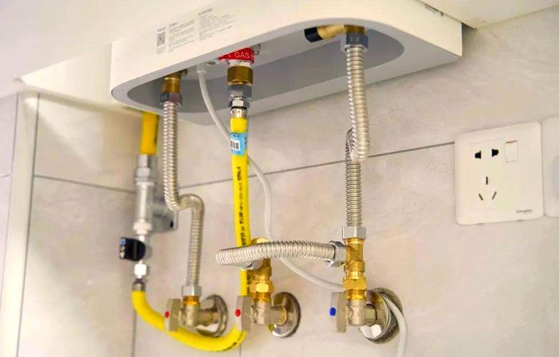 零冷水热水器回水管路安装示意图 装修现场