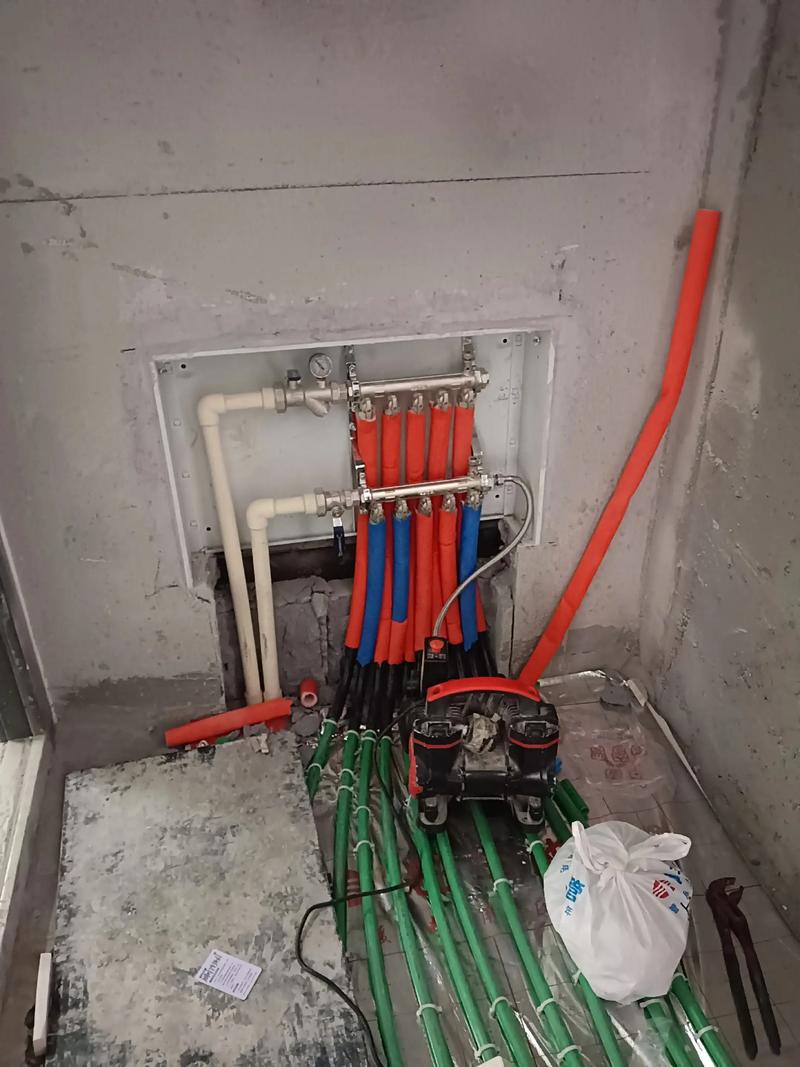 家装地暖打压测试施工现场图