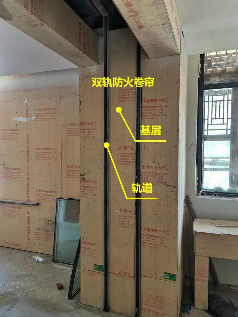 工业车间卷帘门门后身高线弹线定位