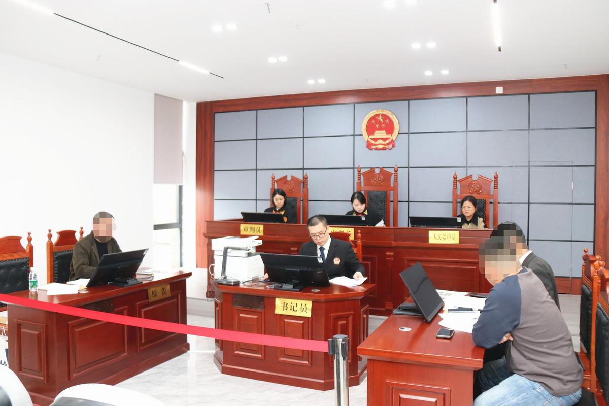 商业特许经营产权纠纷庭审记录照片