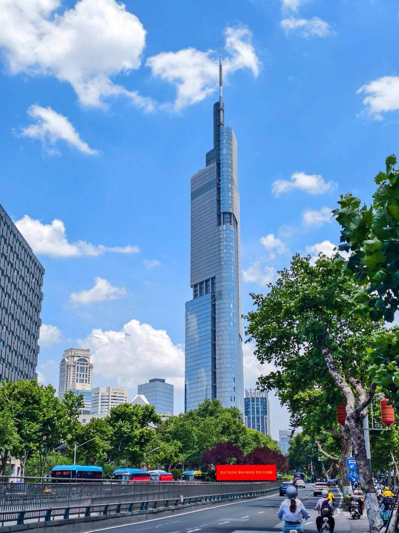 南京紫峰大厦城墙构图
