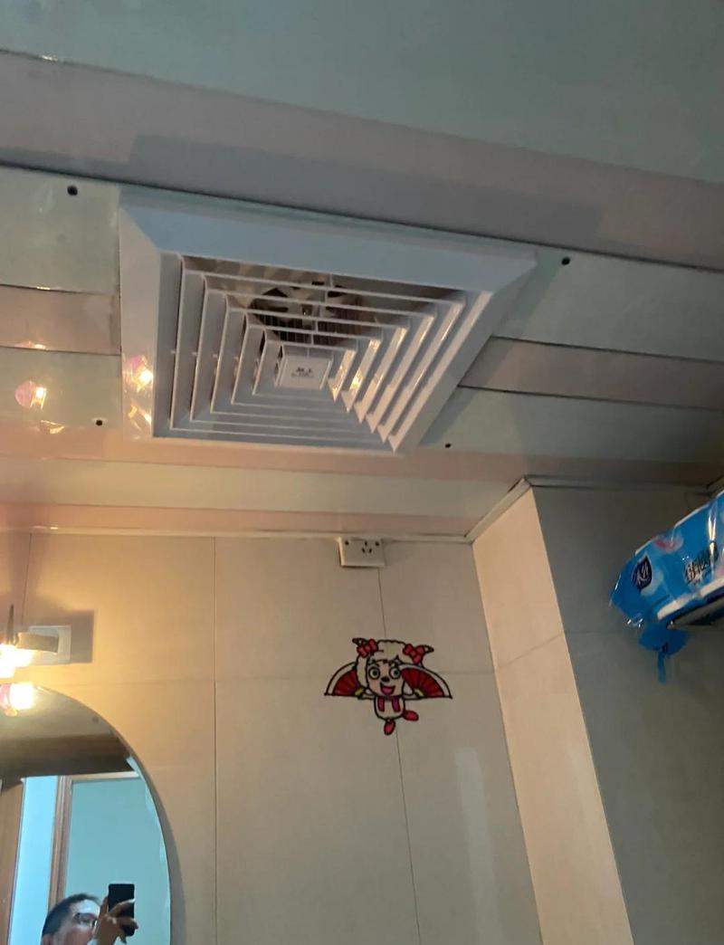 小户型厨卫浴霸排气扇安装实景图