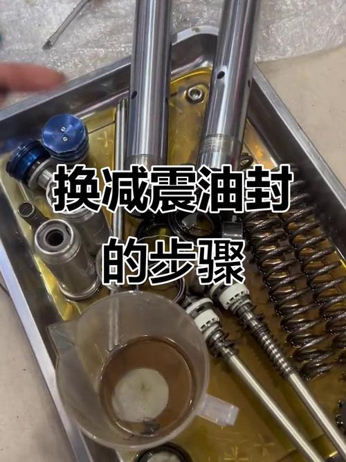 汽修车间举升机上检查减震器油封位置实拍