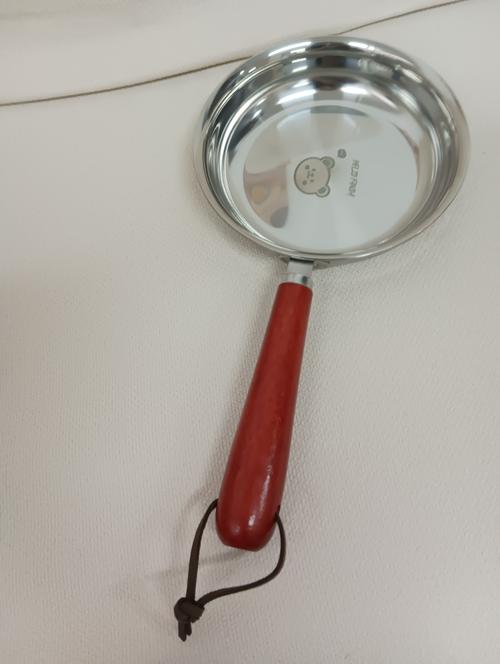 儿童使用奶奶厨房迷你煎锅煎蛋
