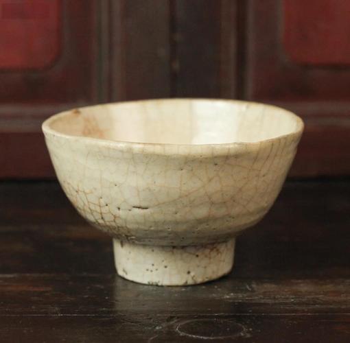 手工陶碗粗糙底部未施釉特写