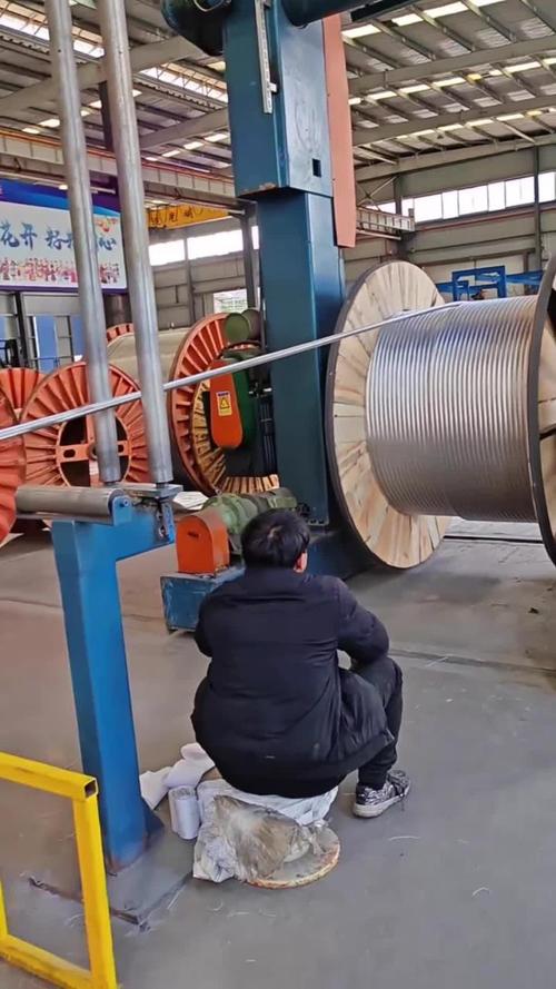 防水电缆接头生产线工人质检实拍