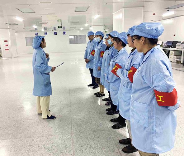 电子厂车间新人入职培训场景