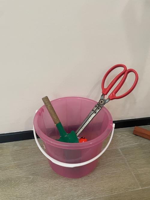 新手手工DIY落灰工具堆出租屋墙角