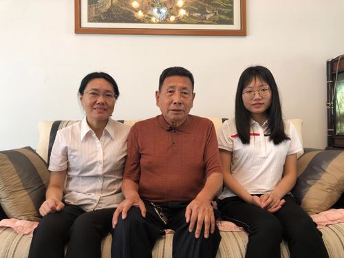 三代产业工人同框老照片家族疗愈
