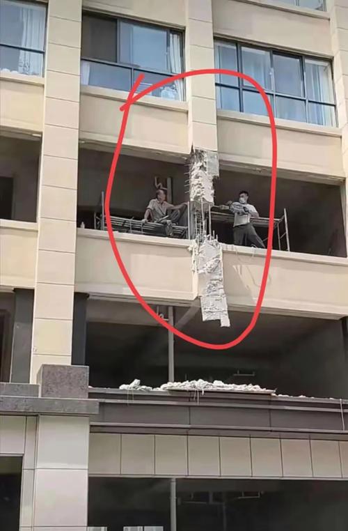错误的证据保全拍照示例 砸错墙只拍墙体特写