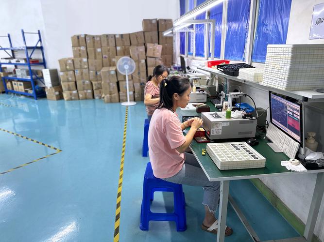工业散热器生产车间流水线