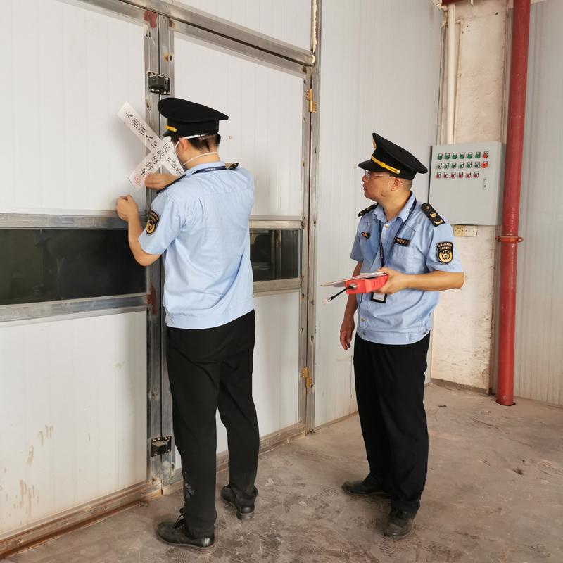乡镇违建扩建厂房查封现场照片