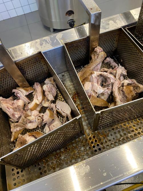 但家香酥鸭工厂店油炸锅